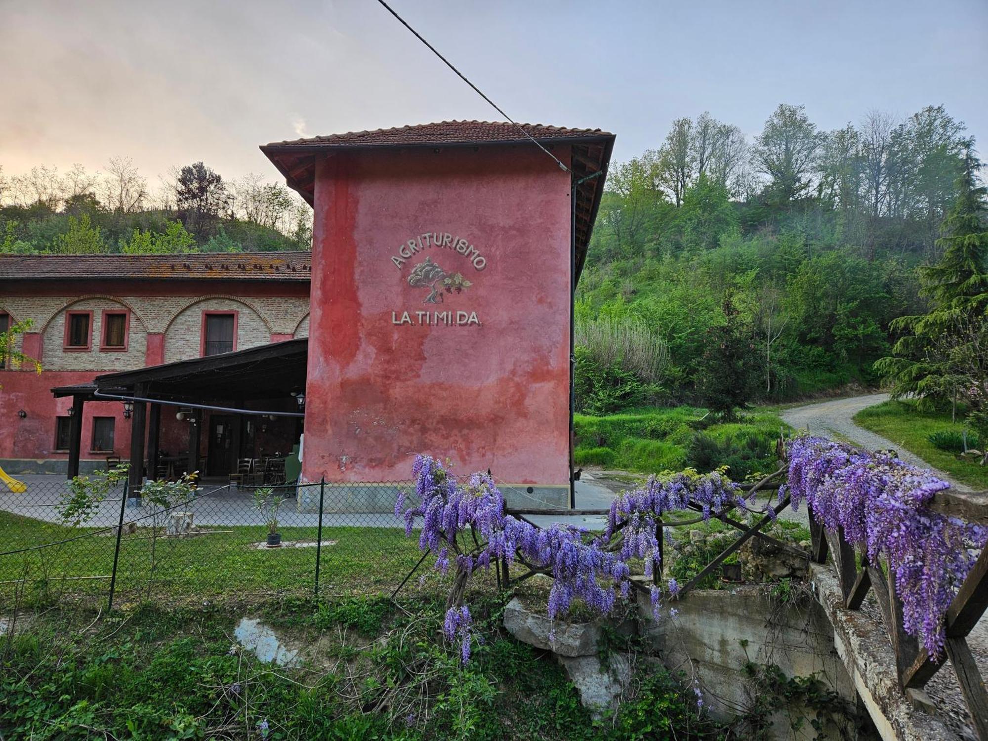 Agriturismo La.Ti.Mi.Da. Villa Cassine Bagian luar foto